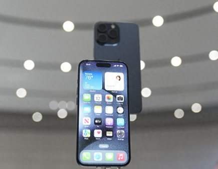 额尔古纳Apple维修站分享买iPhone15还是华为Mate60 